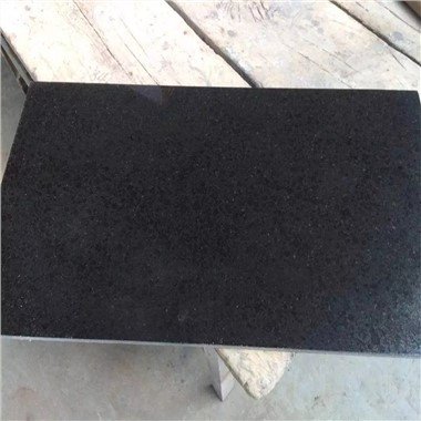 Basalt svartur steinn
